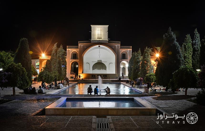 بوستان ناجی یزد در شب